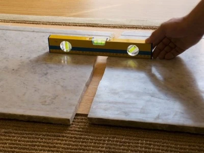 Cómo restaurar la superficie de un tocador dañado