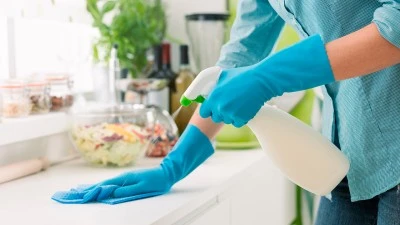 Cómo limpiar y desinfectar superficies de alta frecuencia
