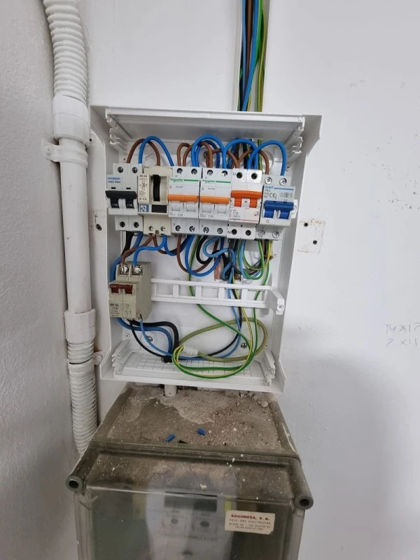 Electricista, Lampista y Fontanero URGENCIA 24/7